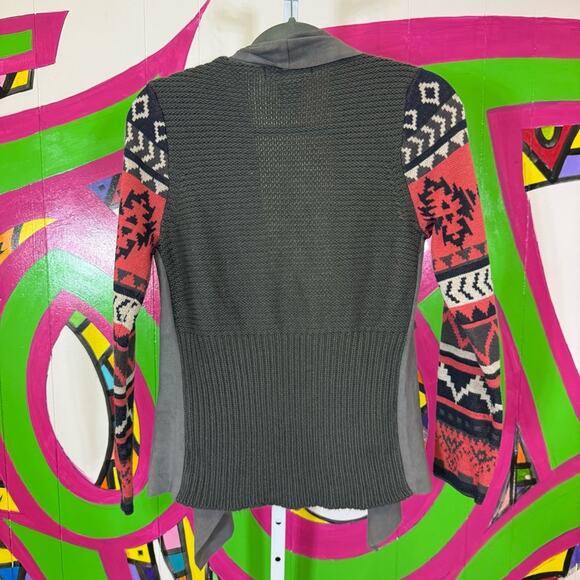 Flying Tomato, Gray and Red Geometric Cardigan Faux Suede. Size Medium. - Picture 5 of 5